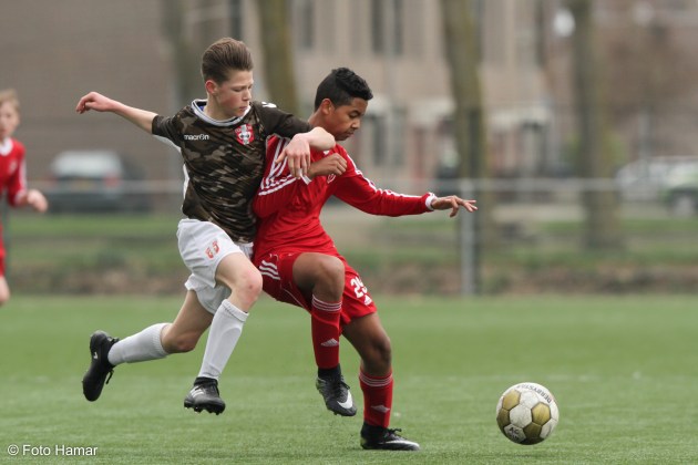 Dordrecht opent de aanval op Almere City U14