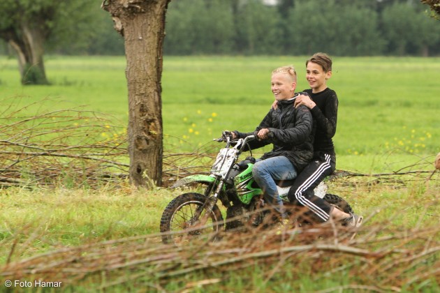 Spring maar achterop bij. 