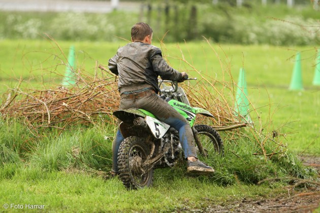Vieze kleding na een valpartij met de crossmotor