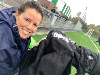 Deborah in regenponcho